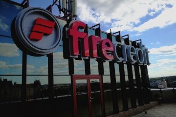litere luminoase Fire Credit