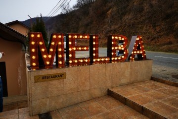 litere cu becuri - restaurat MELBA