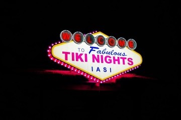 reclama cu becuri tip LAS VEGAS - TIKI NIGHT